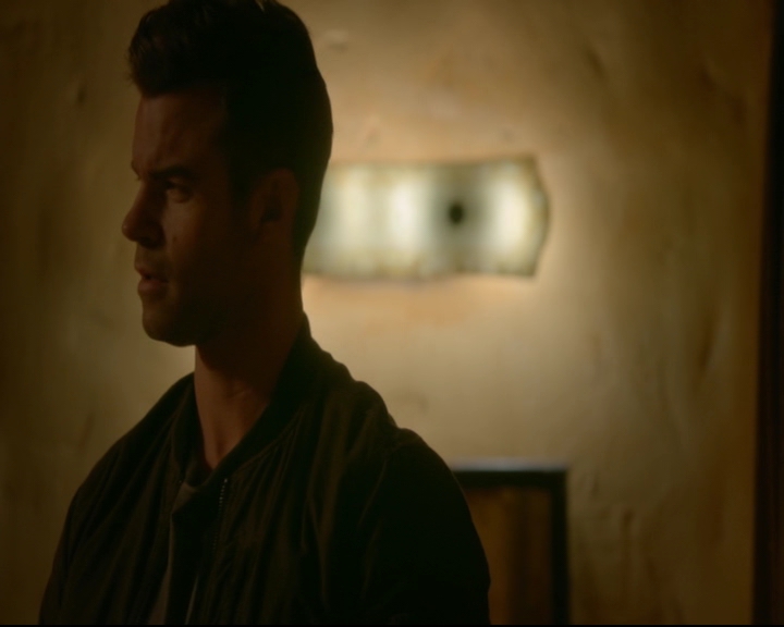 vampirediariesworld-dot-nl_TheOriginals5x03NeMeQuittePas05551.jpg