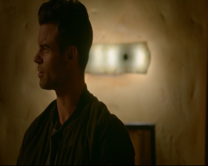 vampirediariesworld-dot-nl_TheOriginals5x03NeMeQuittePas05554.jpg