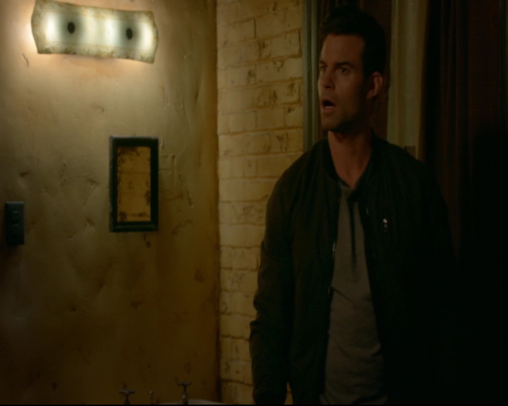 vampirediariesworld-dot-nl_TheOriginals5x03NeMeQuittePas05556.jpg