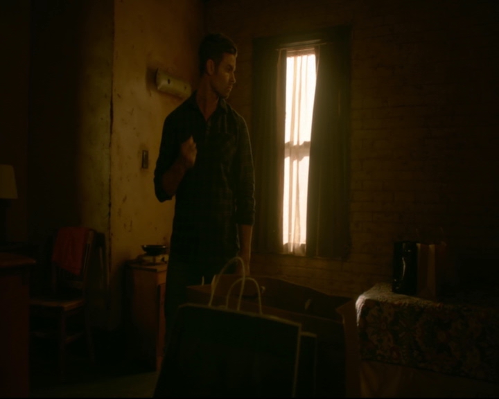 vampirediariesworld-dot-nl_TheOriginals5x03NeMeQuittePas05627.jpg