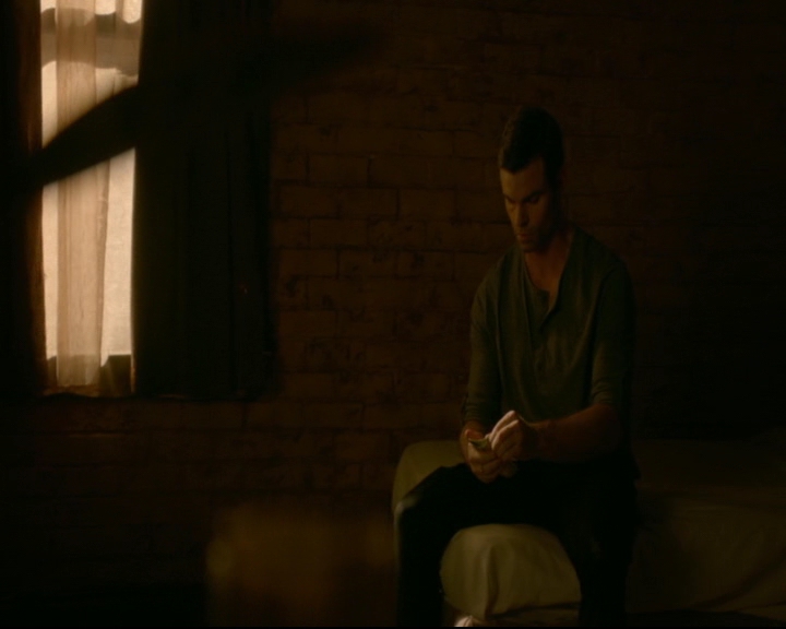 vampirediariesworld-dot-nl_TheOriginals5x03NeMeQuittePas05641.jpg