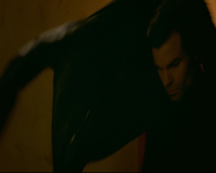 vampirediariesworld-dot-nl_TheOriginals5x03NeMeQuittePas05648.jpg