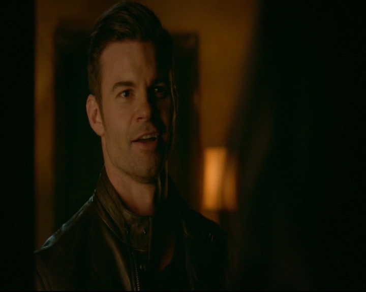 vampirediariesworld-dot-nl_TheOriginals5x03NeMeQuittePas05654.jpg