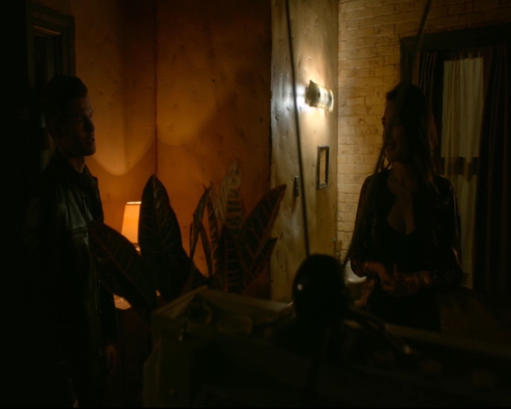 vampirediariesworld-dot-nl_TheOriginals5x03NeMeQuittePas05664.jpg