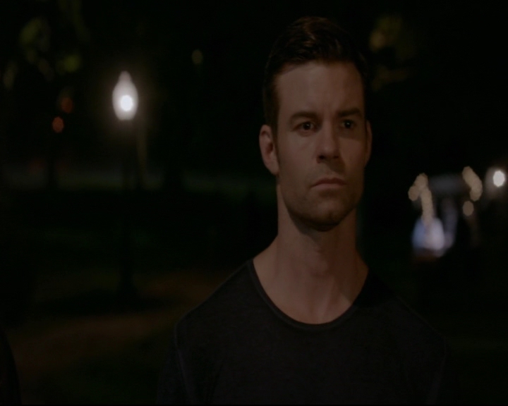 vampirediariesworld-dot-nl_TheOriginals5x03NeMeQuittePas05845.jpg