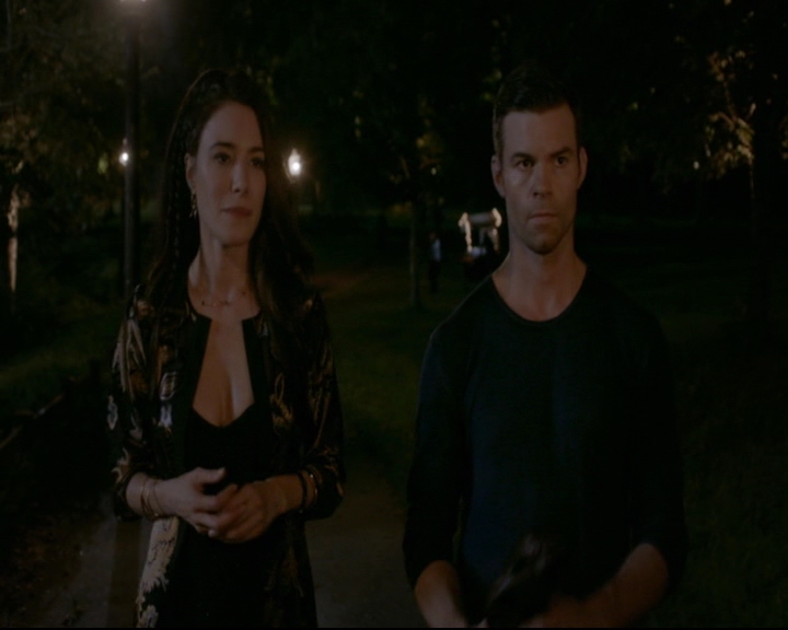 vampirediariesworld-dot-nl_TheOriginals5x03NeMeQuittePas05857.jpg