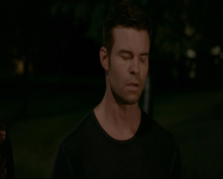 vampirediariesworld-dot-nl_TheOriginals5x03NeMeQuittePas05868.jpg