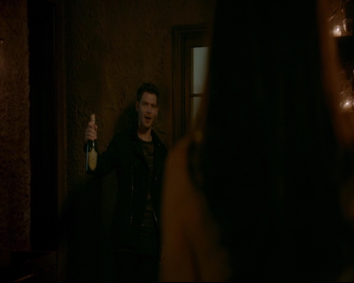 vampirediariesworld-dot-nl_TheOriginals5x03NeMeQuittePas06596.jpg