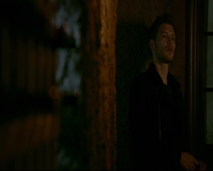 vampirediariesworld-dot-nl_TheOriginals5x03NeMeQuittePas06600.jpg