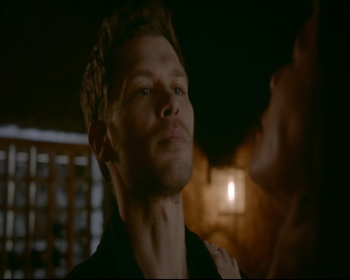 vampirediariesworld-dot-nl_TheOriginals5x03NeMeQuittePas06615.jpg