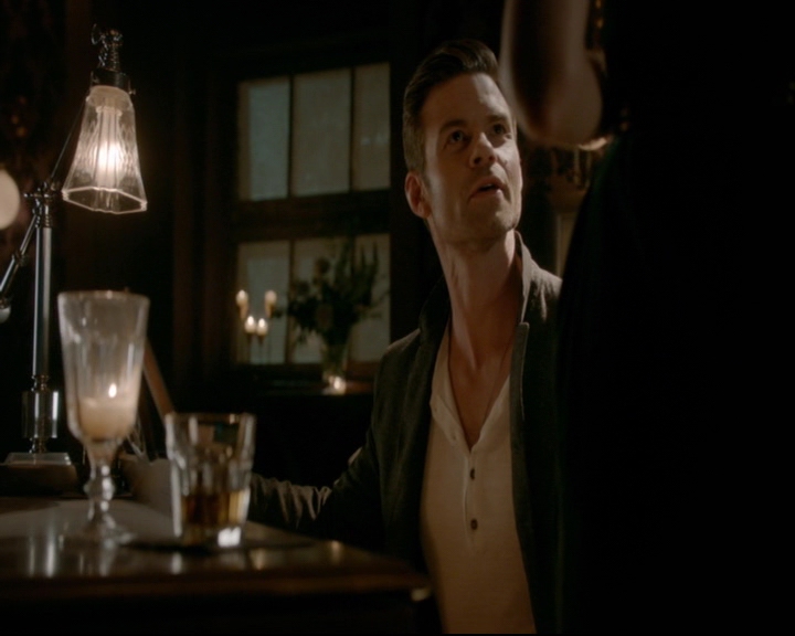 vampirediariesworld-dot-nl_TheOriginals5x03NeMeQuittePas06651.jpg