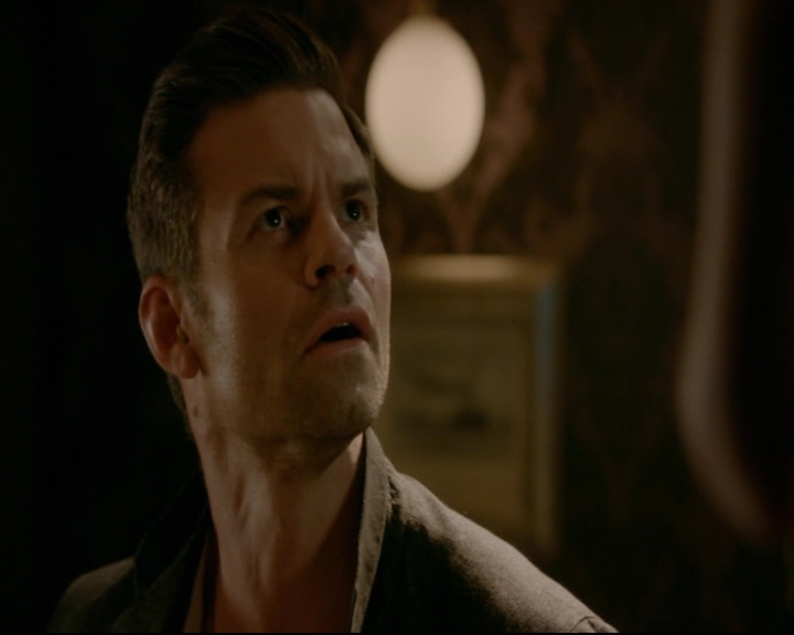 vampirediariesworld-dot-nl_TheOriginals5x03NeMeQuittePas06657.jpg