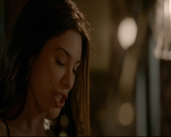 vampirediariesworld-dot-nl_TheOriginals5x03NeMeQuittePas06681.jpg