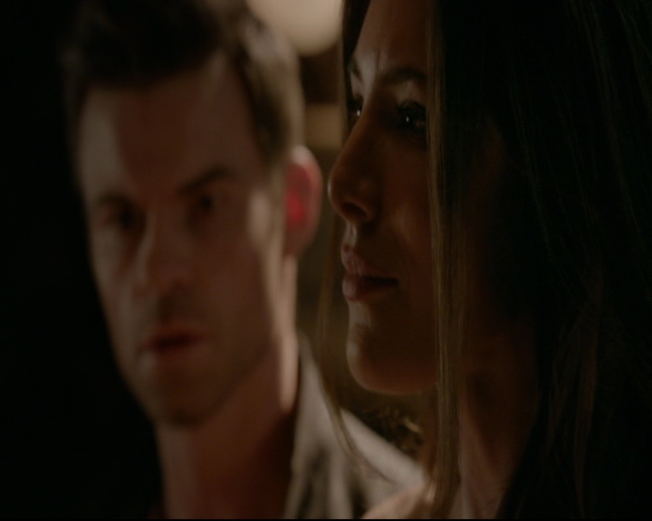 vampirediariesworld-dot-nl_TheOriginals5x03NeMeQuittePas06687.jpg