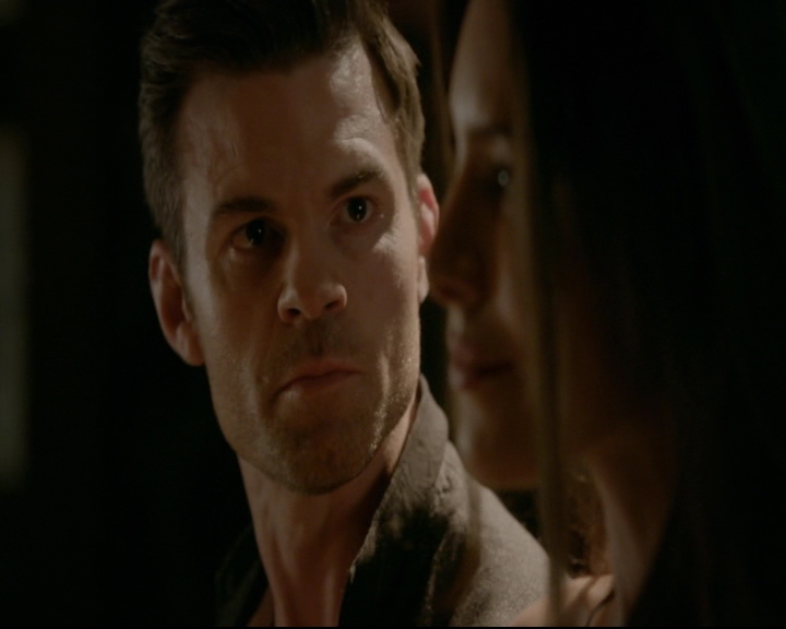 vampirediariesworld-dot-nl_TheOriginals5x03NeMeQuittePas06720.jpg