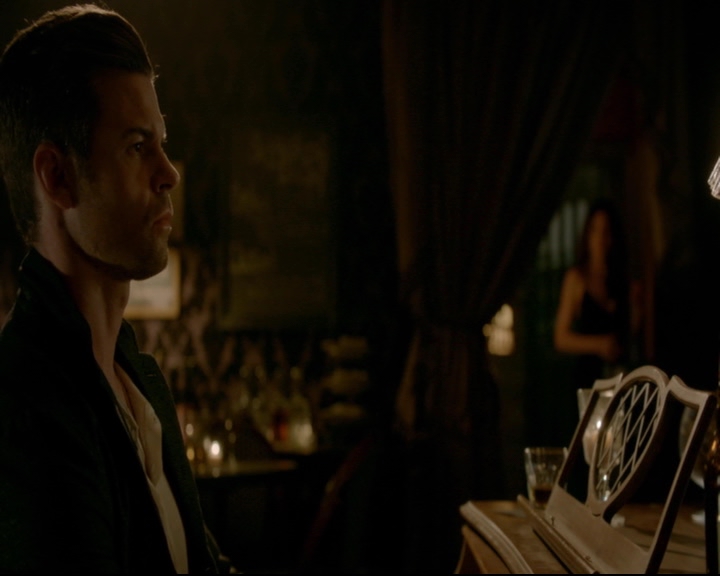 vampirediariesworld-dot-nl_TheOriginals5x03NeMeQuittePas06754.jpg