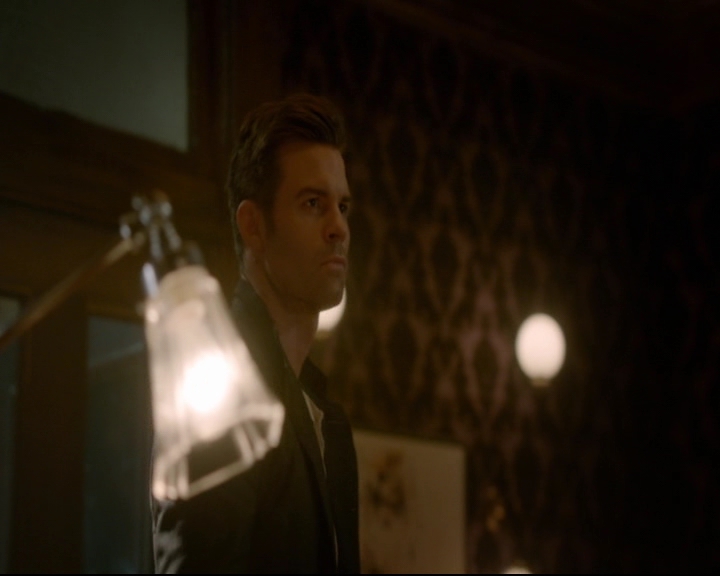 vampirediariesworld-dot-nl_TheOriginals5x03NeMeQuittePas06805.jpg