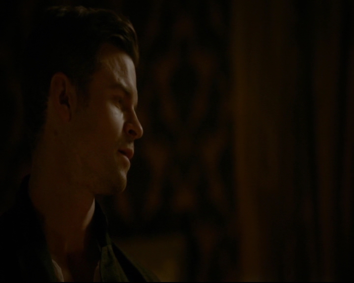 vampirediariesworld-dot-nl_TheOriginals5x03NeMeQuittePas06822.jpg