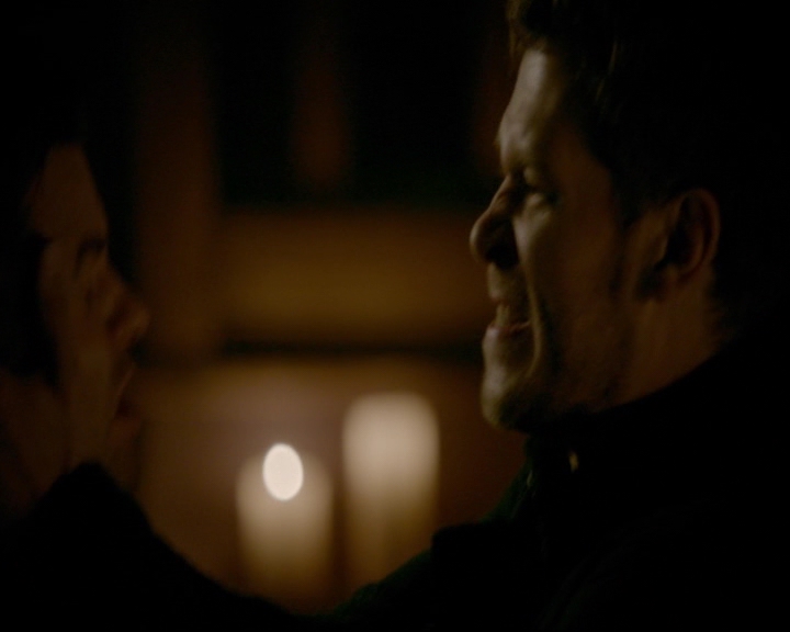 vampirediariesworld-dot-nl_TheOriginals5x03NeMeQuittePas06836.jpg