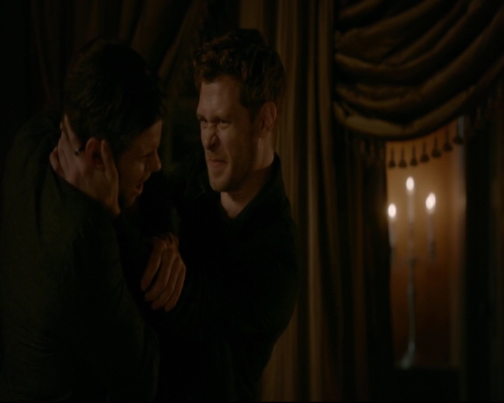 vampirediariesworld-dot-nl_TheOriginals5x03NeMeQuittePas06839.jpg