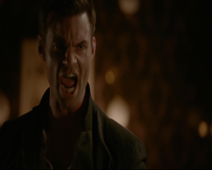 vampirediariesworld-dot-nl_TheOriginals5x03NeMeQuittePas06856.jpg