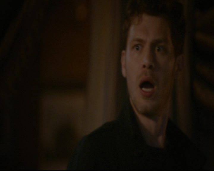 vampirediariesworld-dot-nl_TheOriginals5x03NeMeQuittePas06857.jpg