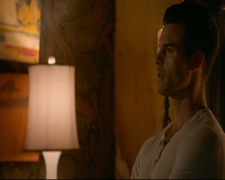 vampirediariesworld-dot-nl_TheOriginals5x03NeMeQuittePas07155.jpg