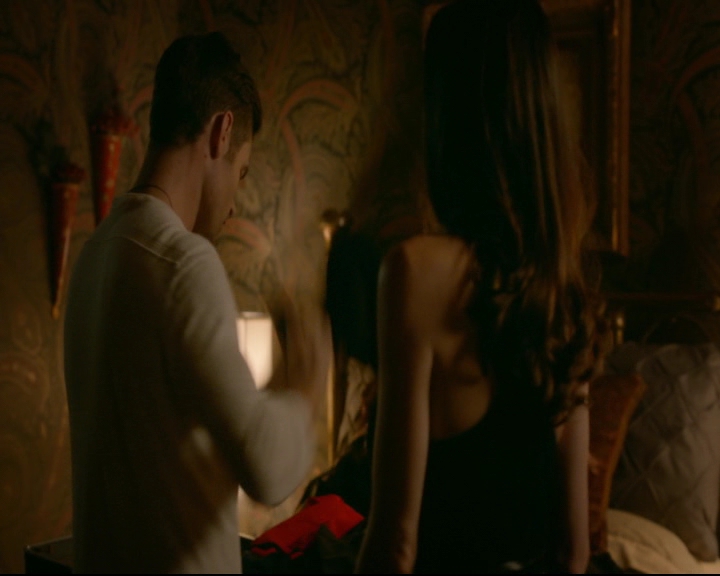 vampirediariesworld-dot-nl_TheOriginals5x03NeMeQuittePas07205.jpg