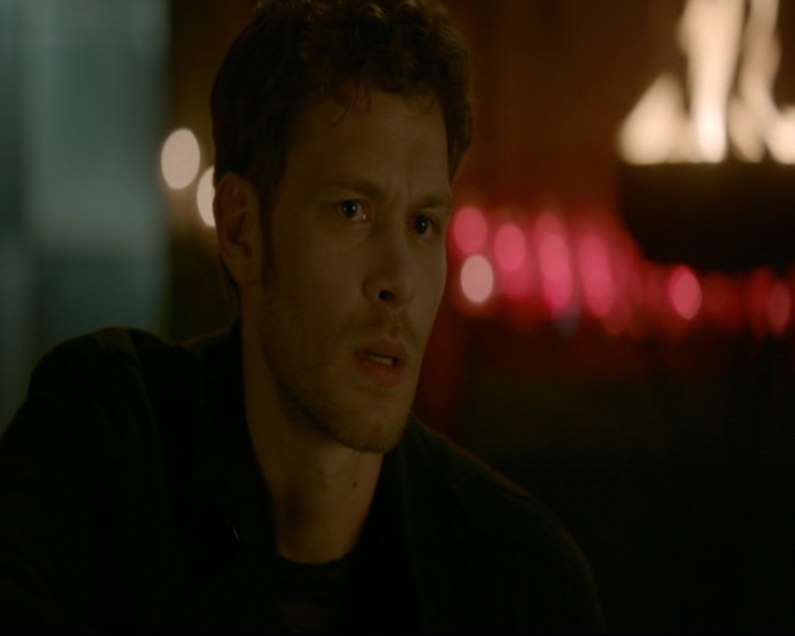 vampirediariesworld-dot-nl_TheOriginals5x03NeMeQuittePas07266.jpg