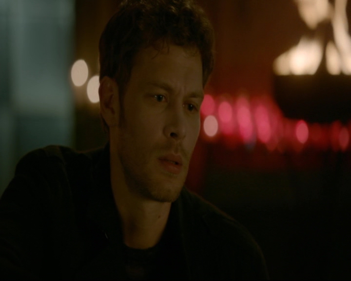 vampirediariesworld-dot-nl_TheOriginals5x03NeMeQuittePas07267.jpg