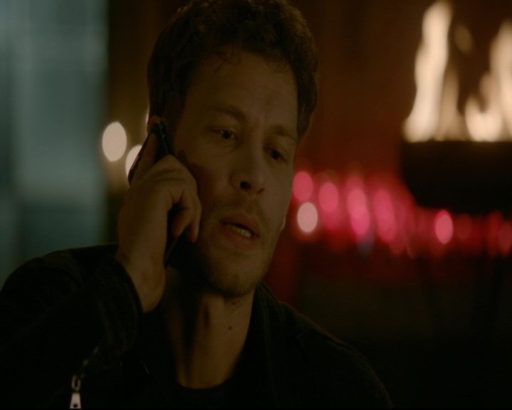 vampirediariesworld-dot-nl_TheOriginals5x03NeMeQuittePas07274.jpg