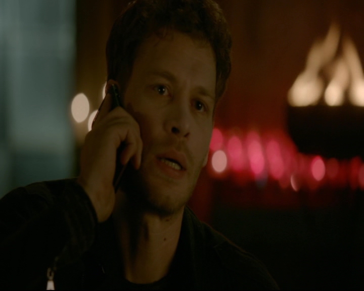 vampirediariesworld-dot-nl_TheOriginals5x03NeMeQuittePas07277.jpg