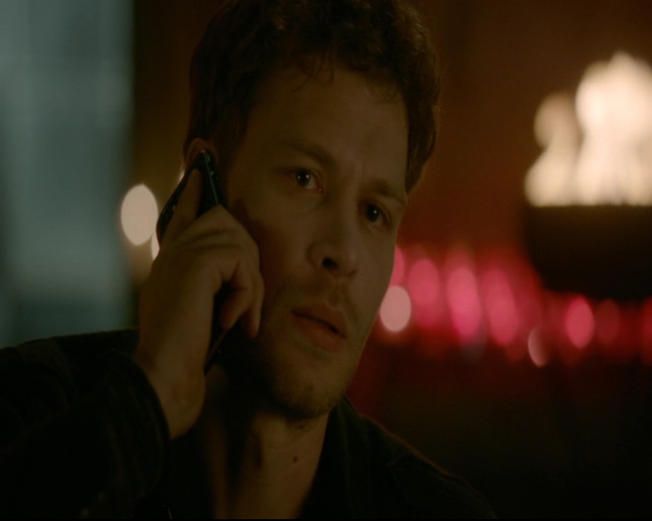 vampirediariesworld-dot-nl_TheOriginals5x03NeMeQuittePas07281.jpg