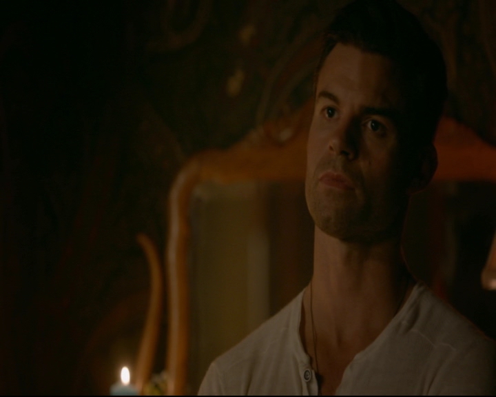 vampirediariesworld-dot-nl_TheOriginals5x03NeMeQuittePas07303.jpg