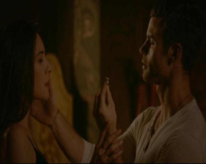 vampirediariesworld-dot-nl_TheOriginals5x03NeMeQuittePas07320.jpg