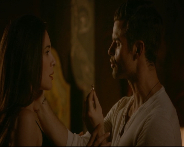 vampirediariesworld-dot-nl_TheOriginals5x03NeMeQuittePas07322.jpg