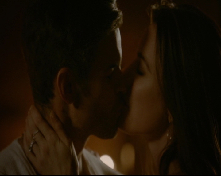 vampirediariesworld-dot-nl_TheOriginals5x03NeMeQuittePas07357.jpg