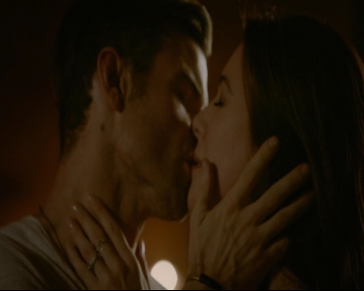 vampirediariesworld-dot-nl_TheOriginals5x03NeMeQuittePas07358.jpg