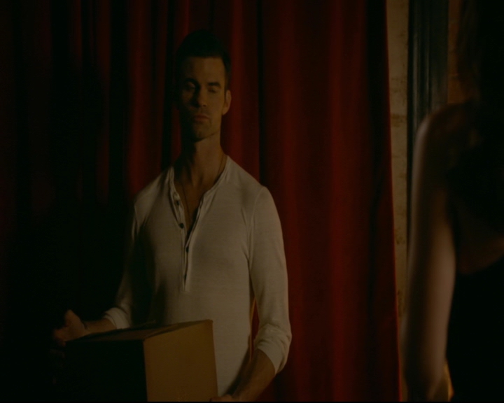 vampirediariesworld-dot-nl_TheOriginals5x03NeMeQuittePas07372.jpg