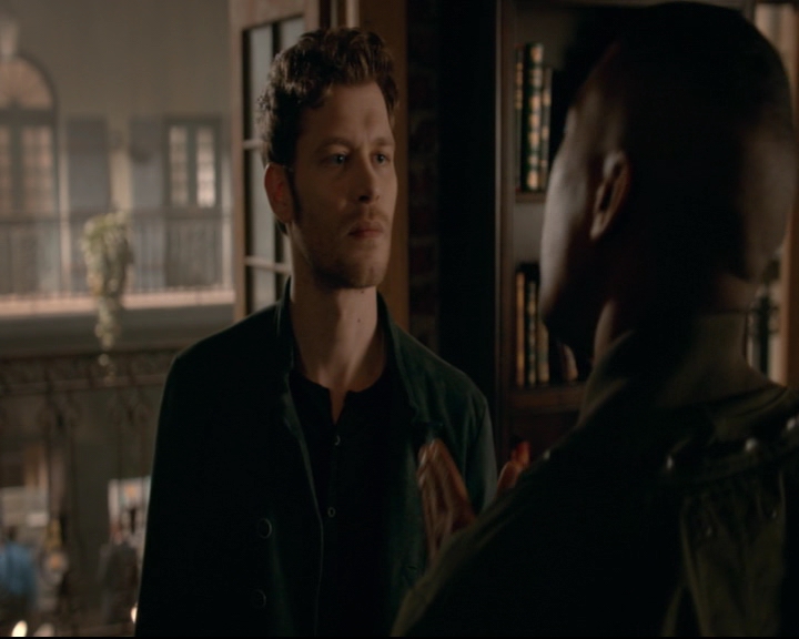 vampirediariesworld-dot-nl_TheOriginals5x04BetweenTheDevilAndTheDeepBlueSea00203.jpg