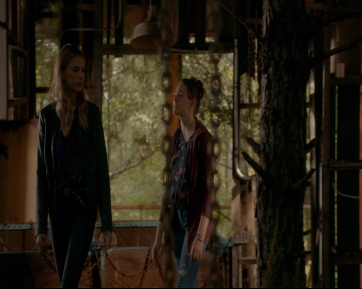 vampirediariesworld-dot-nl_TheOriginals5x04BetweenTheDevilAndTheDeepBlueSea00939.jpg