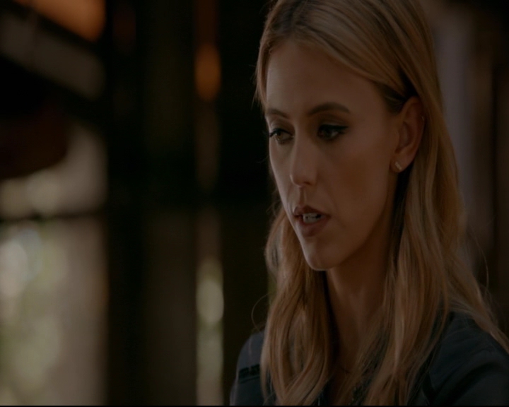 vampirediariesworld-dot-nl_TheOriginals5x04BetweenTheDevilAndTheDeepBlueSea01000.jpg