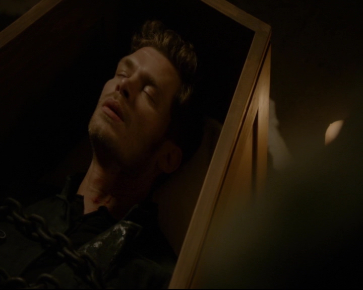 vampirediariesworld-dot-nl_TheOriginals5x04BetweenTheDevilAndTheDeepBlueSea01778.jpg