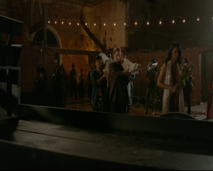 vampirediariesworld-dot-nl_TheOriginals5x04BetweenTheDevilAndTheDeepBlueSea02080.jpg