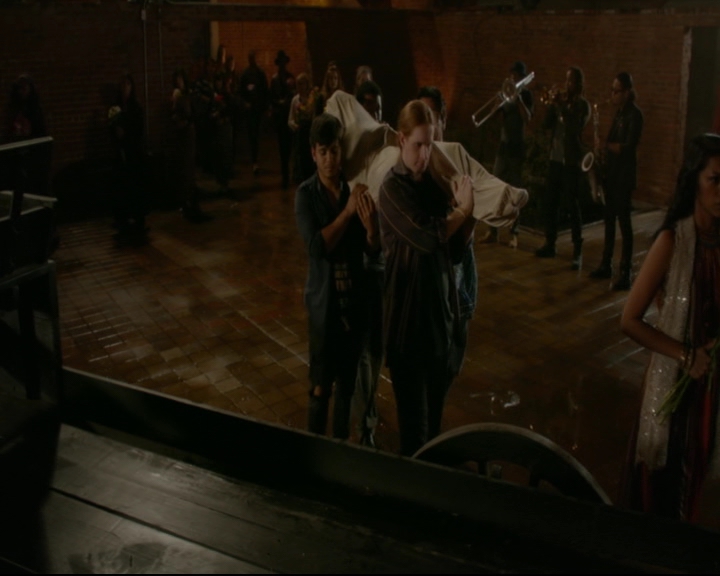 vampirediariesworld-dot-nl_TheOriginals5x04BetweenTheDevilAndTheDeepBlueSea02082.jpg