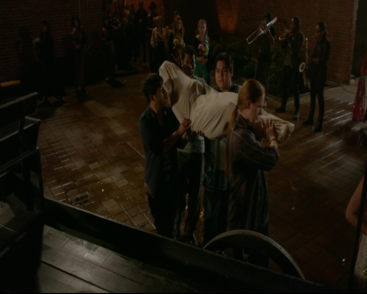 vampirediariesworld-dot-nl_TheOriginals5x04BetweenTheDevilAndTheDeepBlueSea02083.jpg