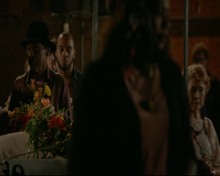 vampirediariesworld-dot-nl_TheOriginals5x04BetweenTheDevilAndTheDeepBlueSea02103.jpg