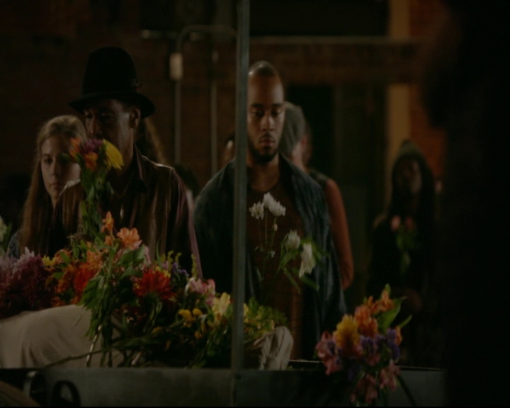 vampirediariesworld-dot-nl_TheOriginals5x04BetweenTheDevilAndTheDeepBlueSea02104.jpg