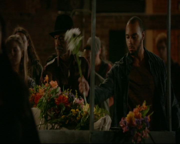 vampirediariesworld-dot-nl_TheOriginals5x04BetweenTheDevilAndTheDeepBlueSea02105.jpg