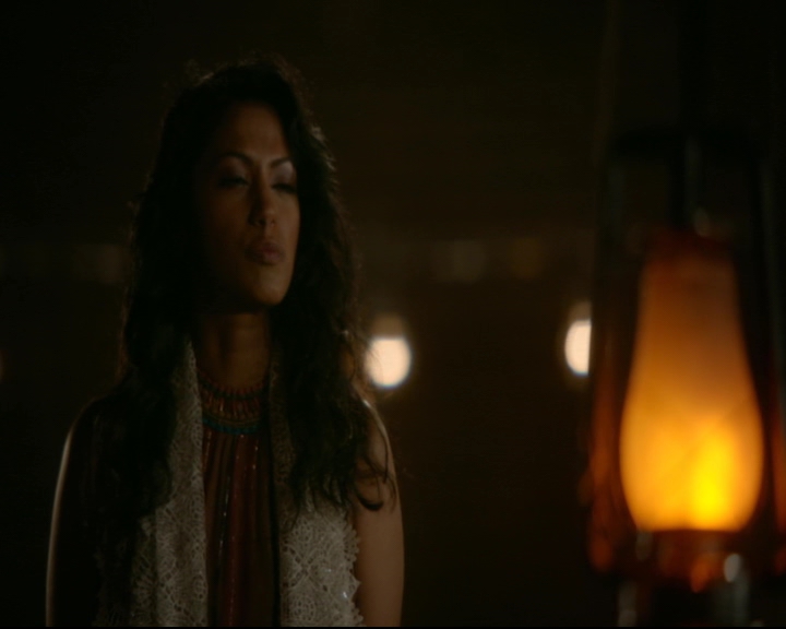 vampirediariesworld-dot-nl_TheOriginals5x04BetweenTheDevilAndTheDeepBlueSea02113.jpg